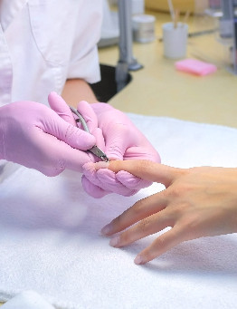 Manicure hybrydowy – Gliwice