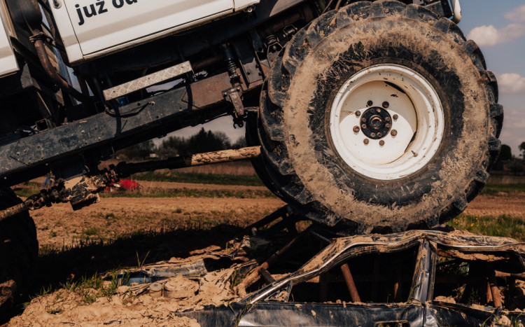 Tratowanie aut Monster Truckiem – Jaworzno