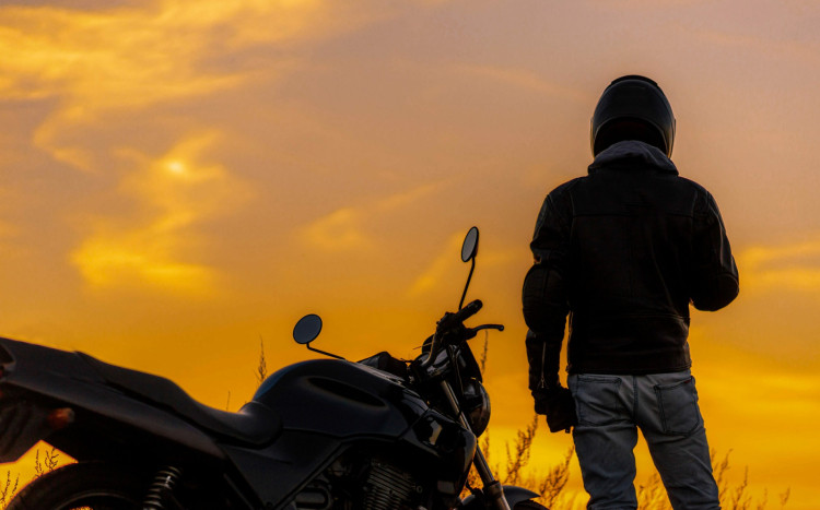 motocykl, zachodzące słońce