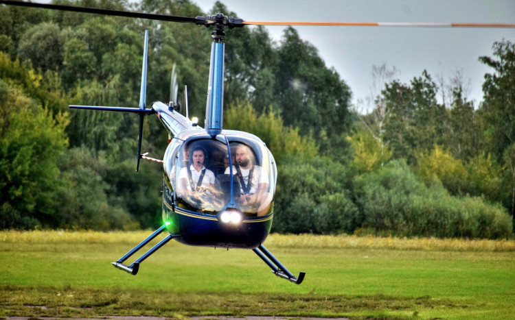 lądujący helikopter