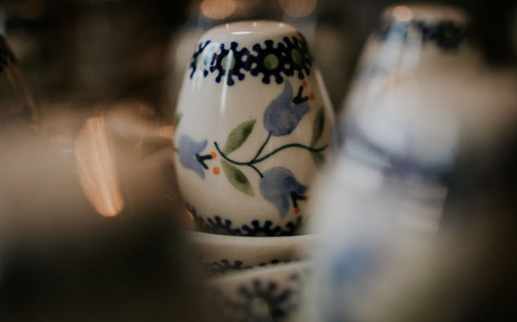 ceramika Bolesławiec w niebieskie kwiaty