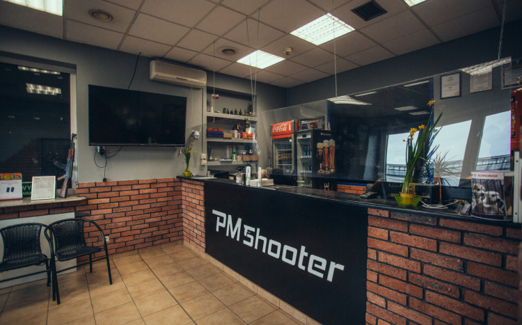 wnętrze strzelnicy w Warszawie