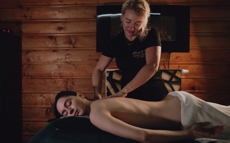 Wykonywanie masażu SPA