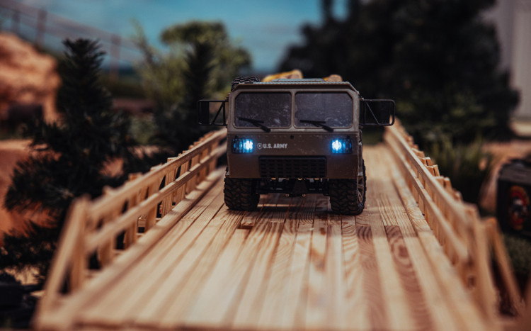 model auta na moście