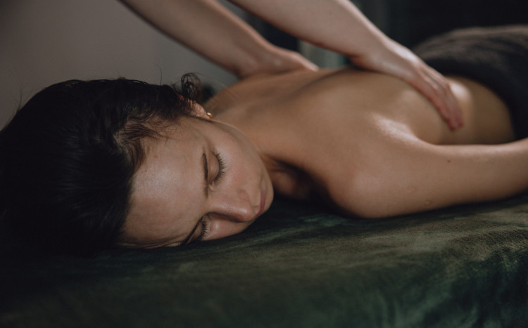 klasyczny masaż pleców
