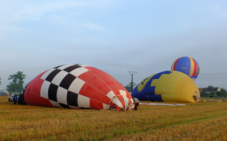 Wypełniające się gorącym powietrzem balony
