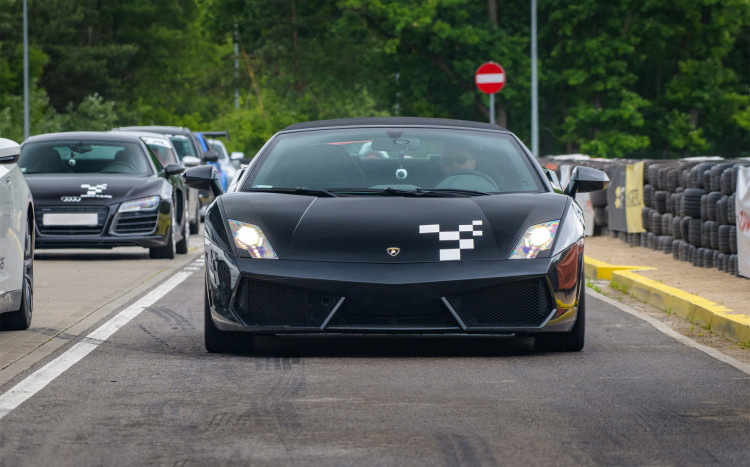 Czarne Lamborghini