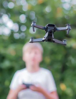 Kurs sterowania dronem dla dzieci – Poznań