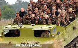 Pływanie wojskową amfibią gąsienicową GSP-55 dla dziecka – Borne Sulinowo