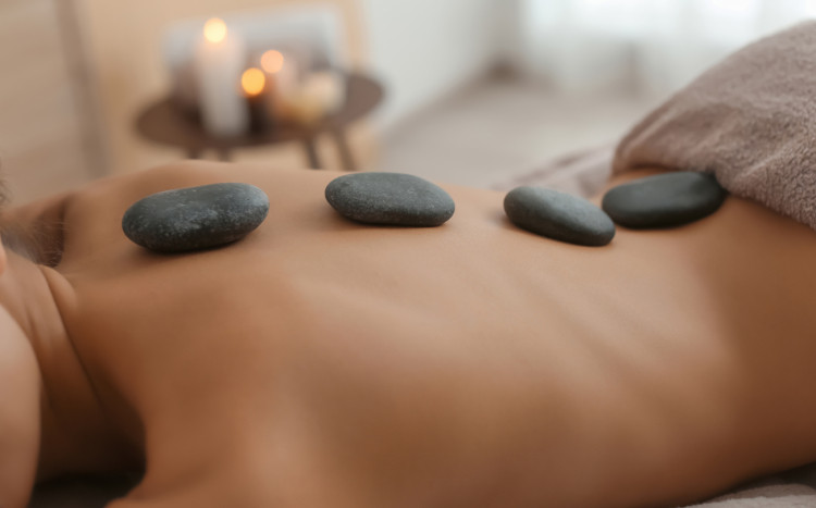 masaż kamieniami w spa