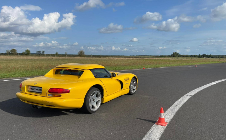 dodge viper na torze