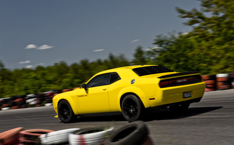 dodge challenger na torze