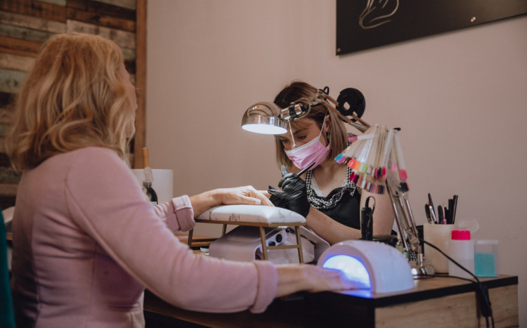 kosmetyczka, manicure