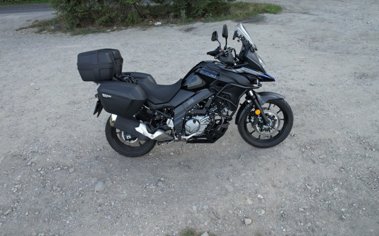 Suzuki V-Strom, widok z boku