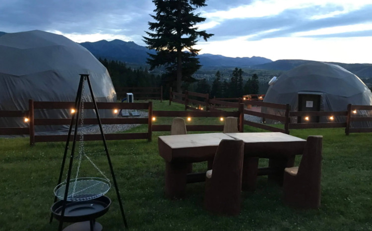 glamping z widokiem na góry