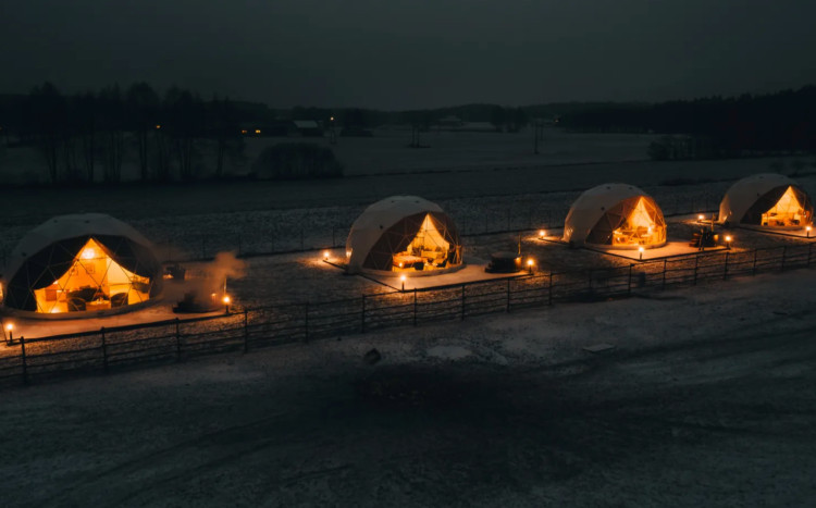 glamping nocą