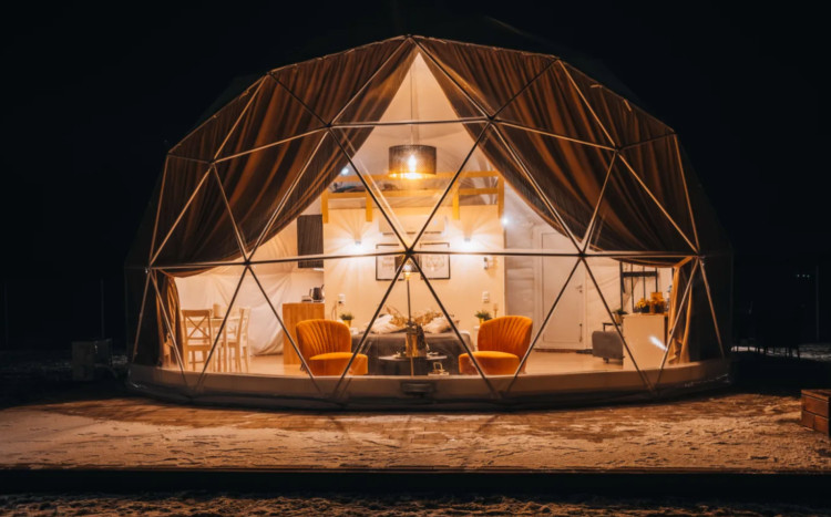 oświetlony glamping