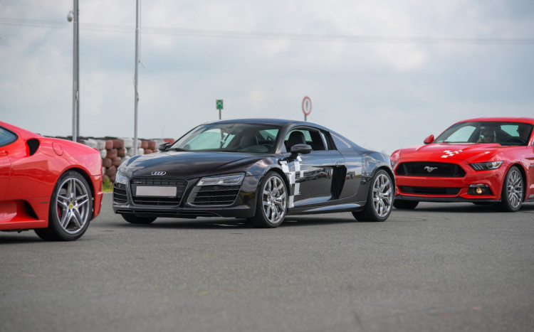 Audi R8 V10 na torze wyścigowym
