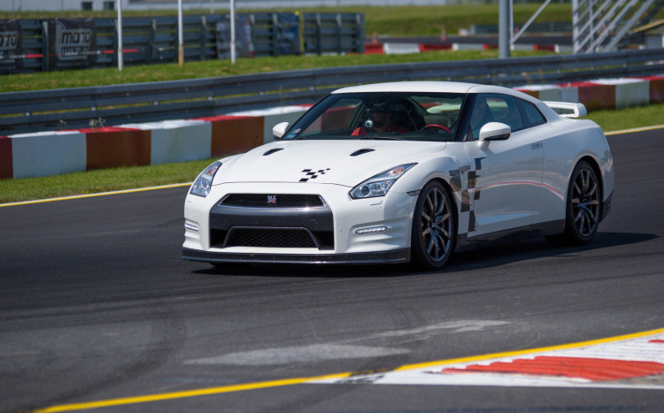 auto sportowe nissan gtr
