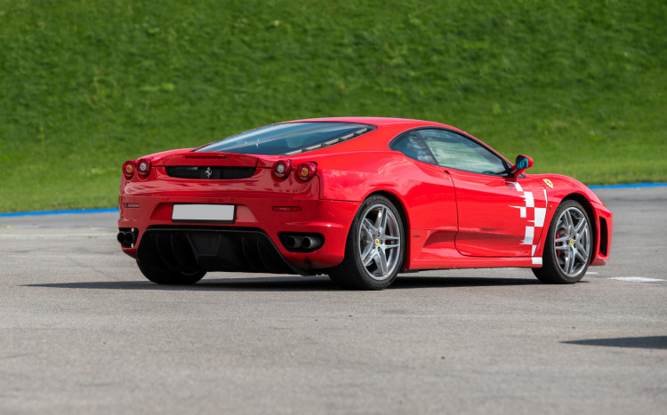 Ferrari F430 na torze wyścigowym