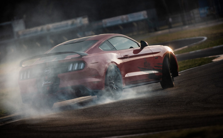 mustang w akcji na torze