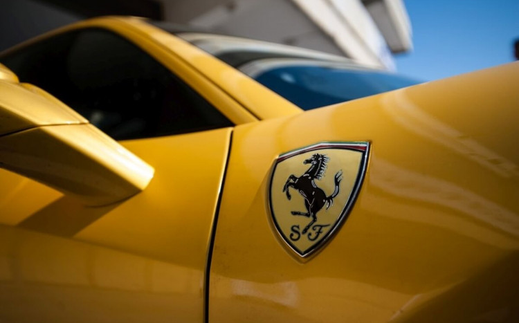 logo ferrari