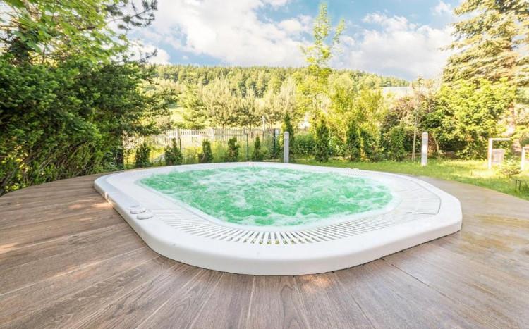 Jacuzzi na zewnętrz
