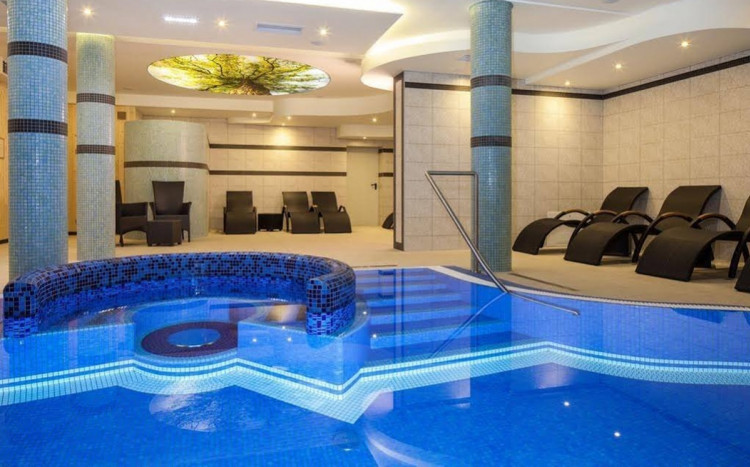 Basen w hotelu