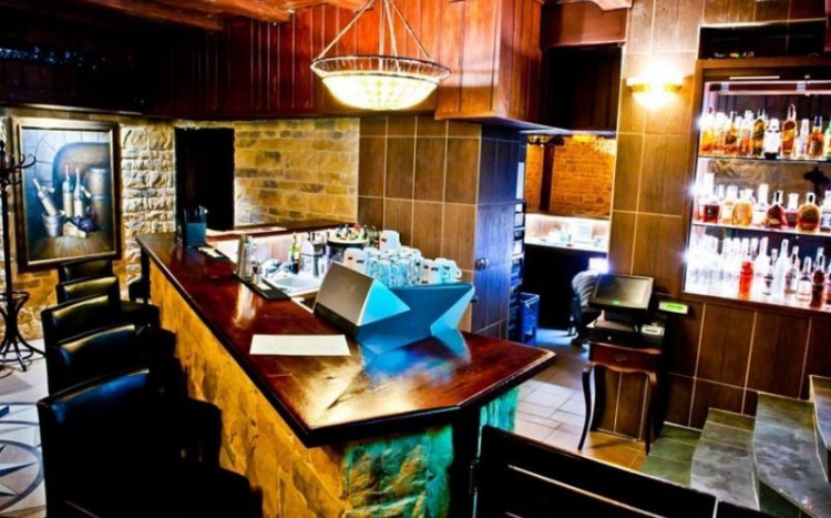 bar