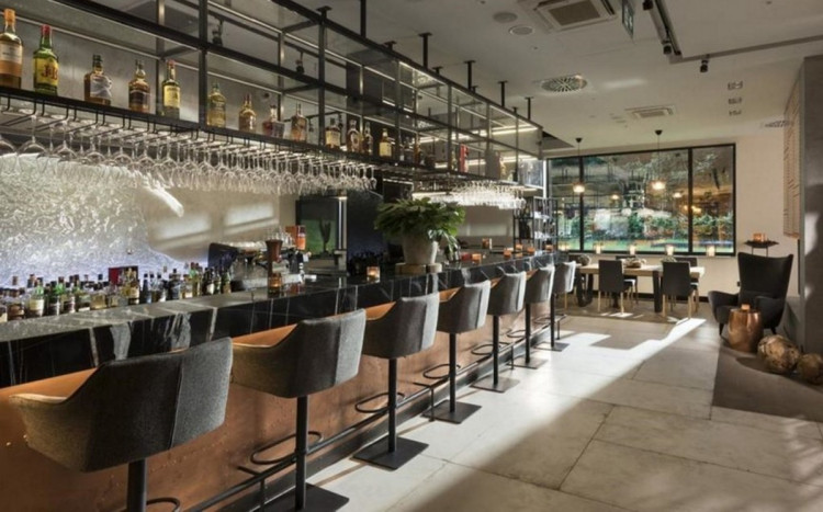Bar w hotelu
