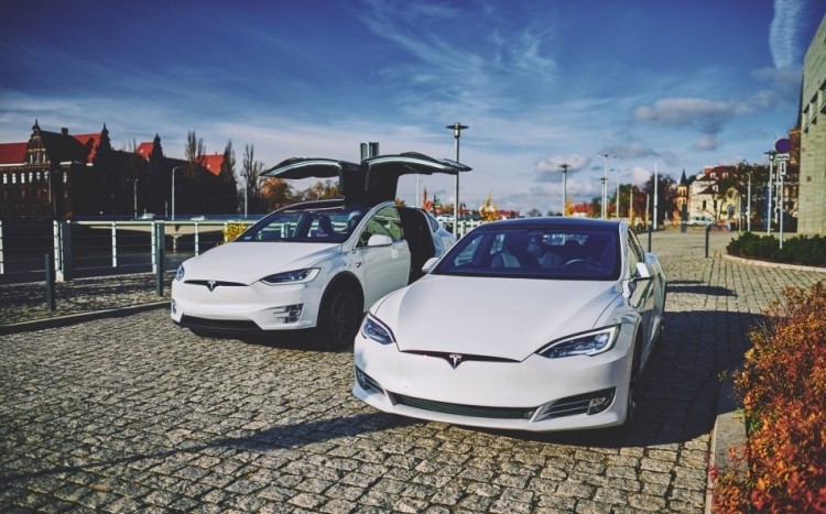 Tesla S i Tesla X