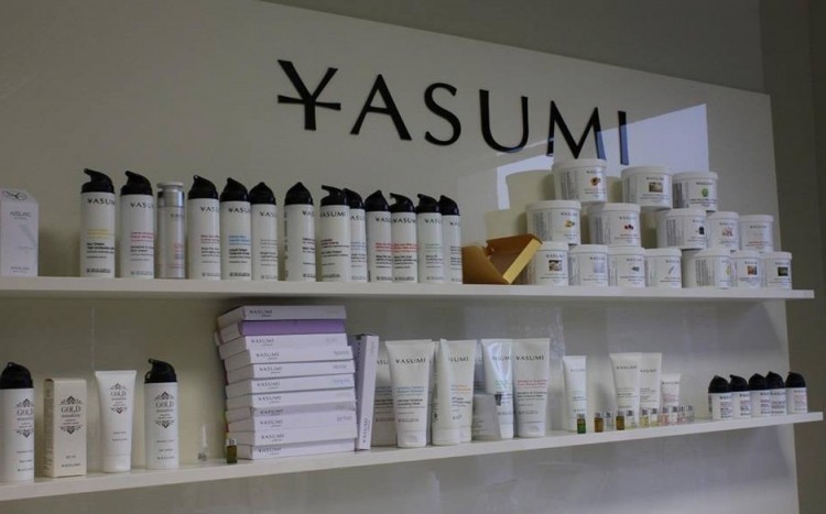 Kosmetyki Yasumi na półkach