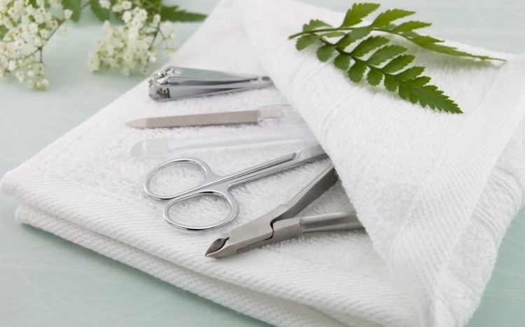 narzędzia do manicure i pedicure