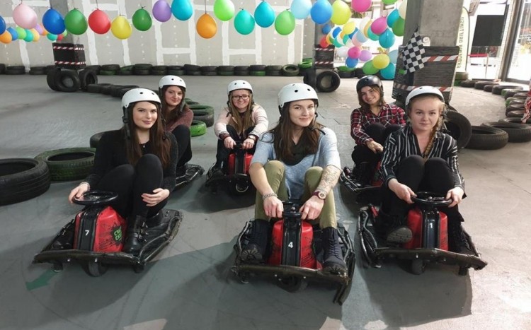 jazda mini gokartami na torze
