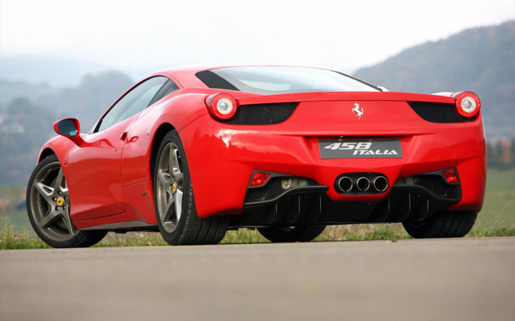 Ujęcie na tył Ferrari
