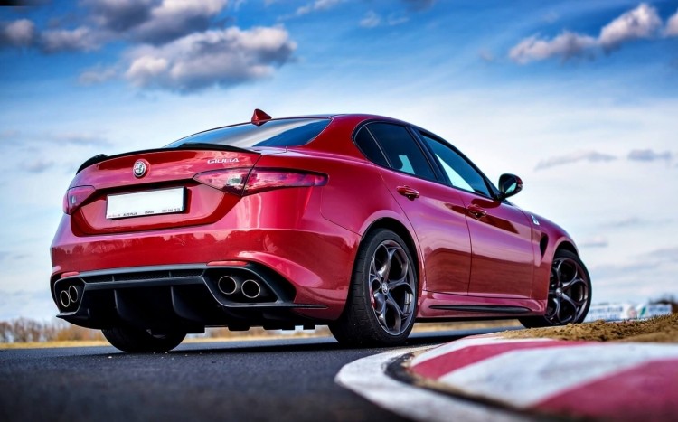 Alfa Romeo Giulia Quadrifoglio widok tyłem