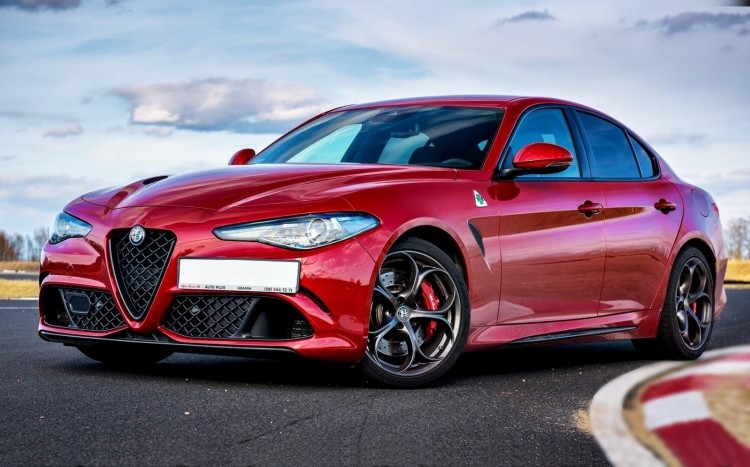 Alfa Romeo Giulia Quadrifoglio widok przodem