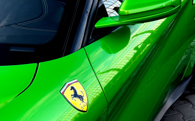Logo Ferrari na aucie