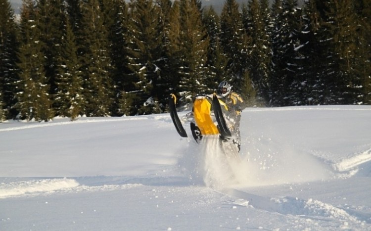 jazda skuterem śnieżnym ski-doo