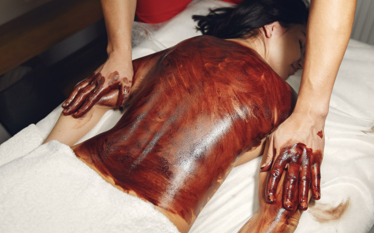 masaż kremem czekoladowym
