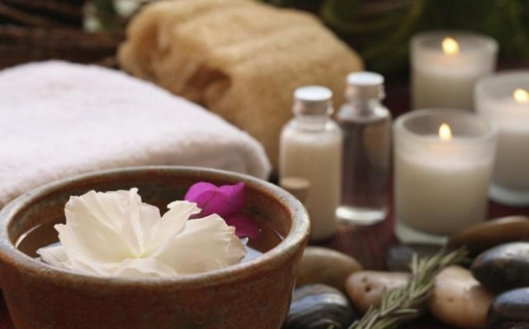 olejki aromaterapeutyczne, świece, ręczniki