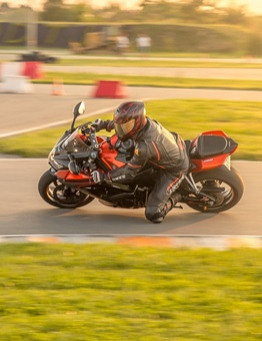 Zaawansowane techniki jazdy motocyklem – Kraków