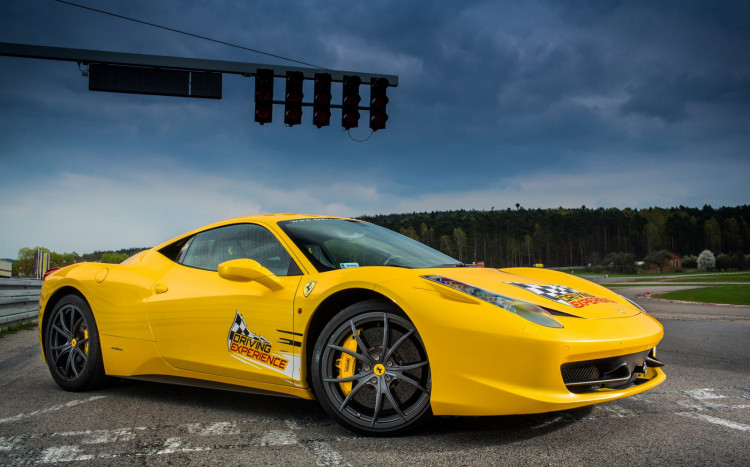 Żółte Ferrari