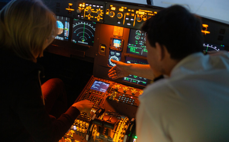 kokpit pilota w samolocie