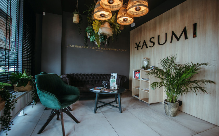 yasumi w środku