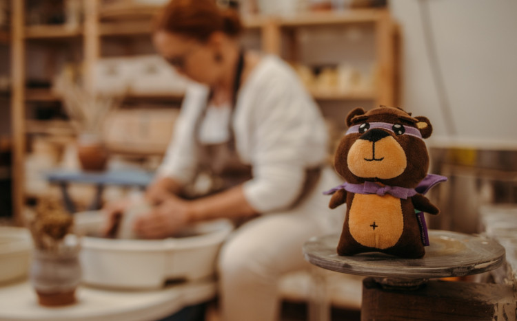 marzymiś na warsztatach ceramicznych