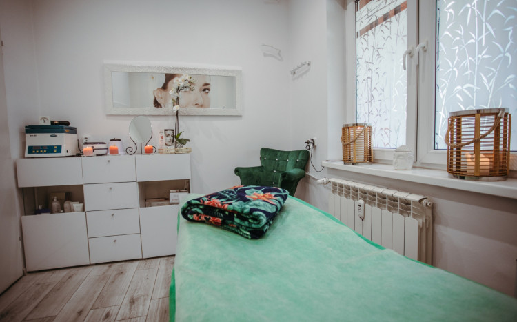 zielone łóżko do masażu