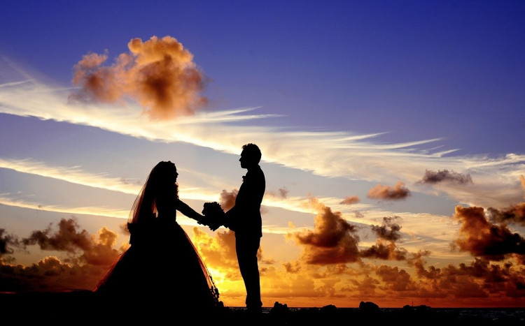 Sesja ślubna przy zachodzie słońca