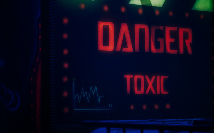 znak danger toxic
