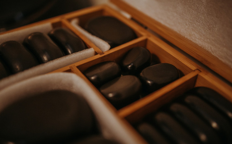zestaw kamieni do masażu
